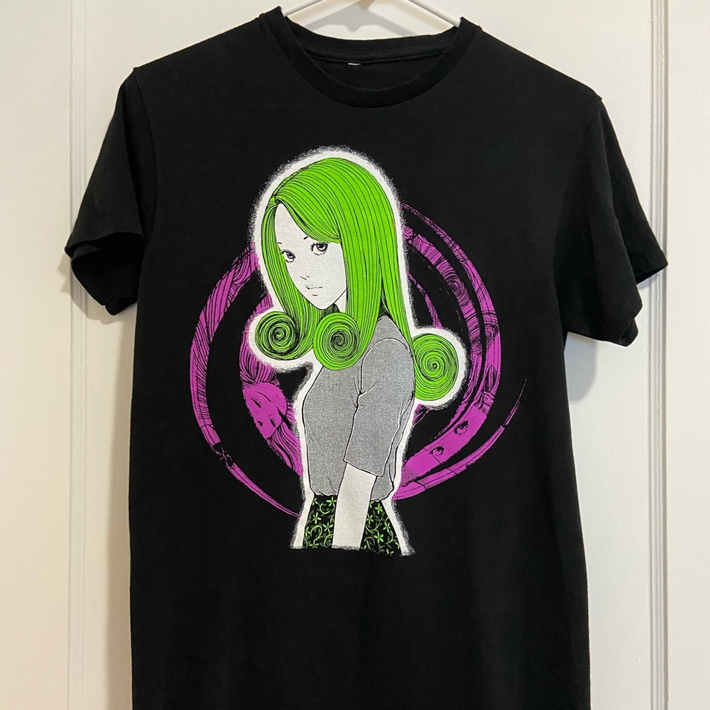 Junji Ito Uzumaki shirt size S